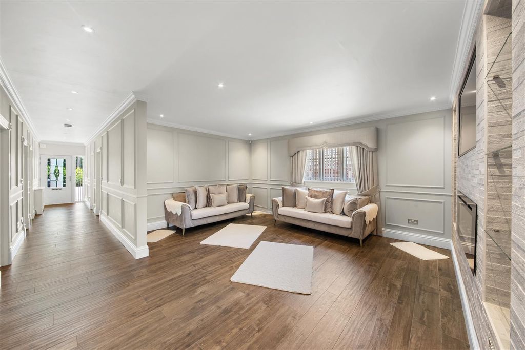 Property photo 2 of 26 2