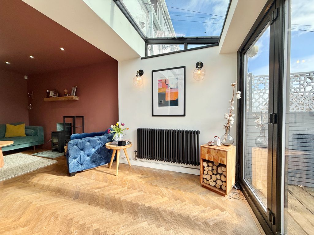 Property photo 2 of 26