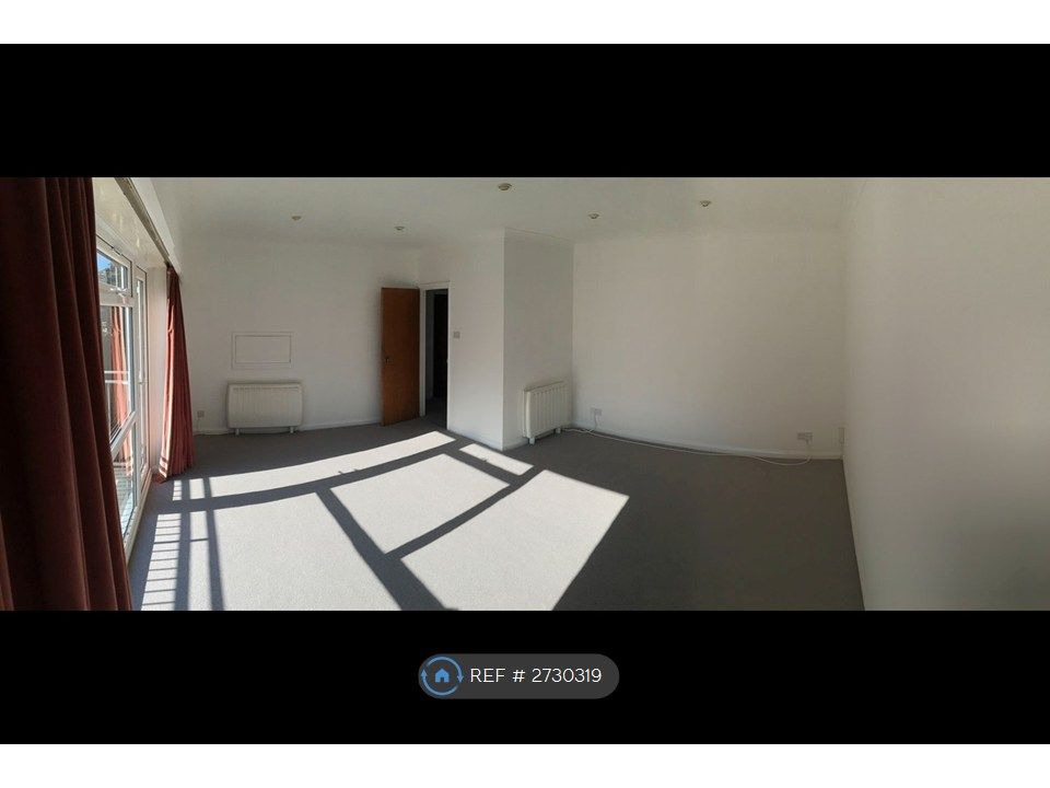 Property photo 3 of 10 Lounge