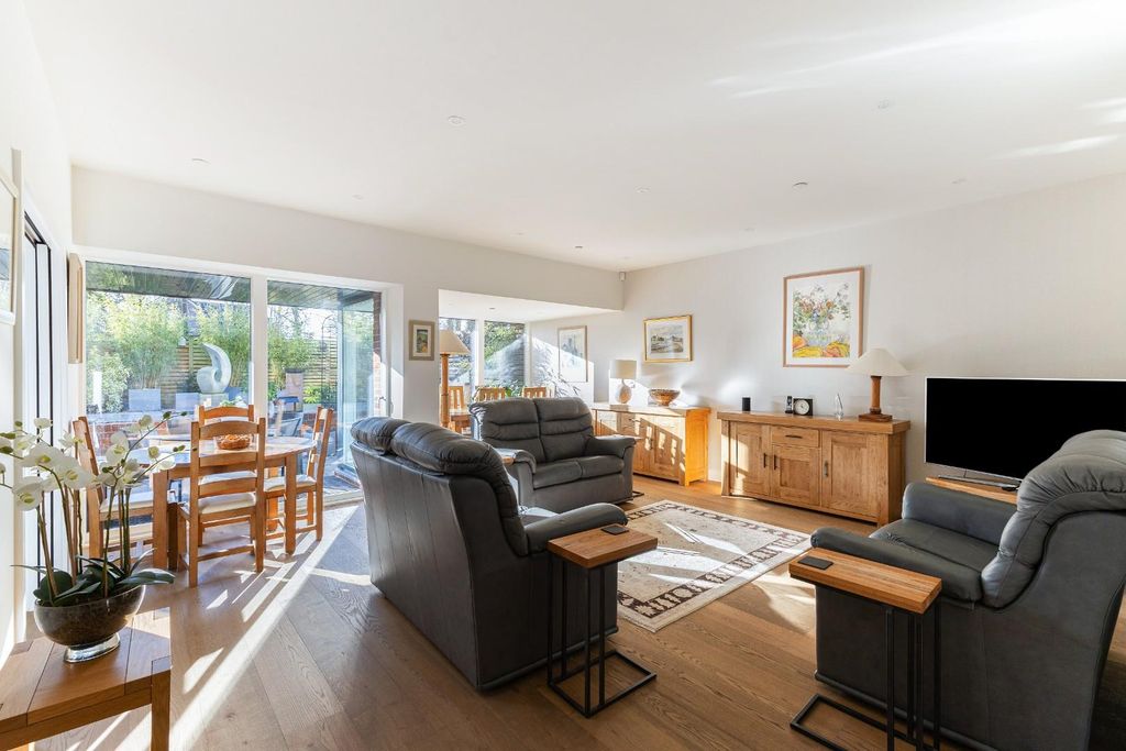 Property photo 3 of 21 100893_6 Howarth Park (5).Jpg