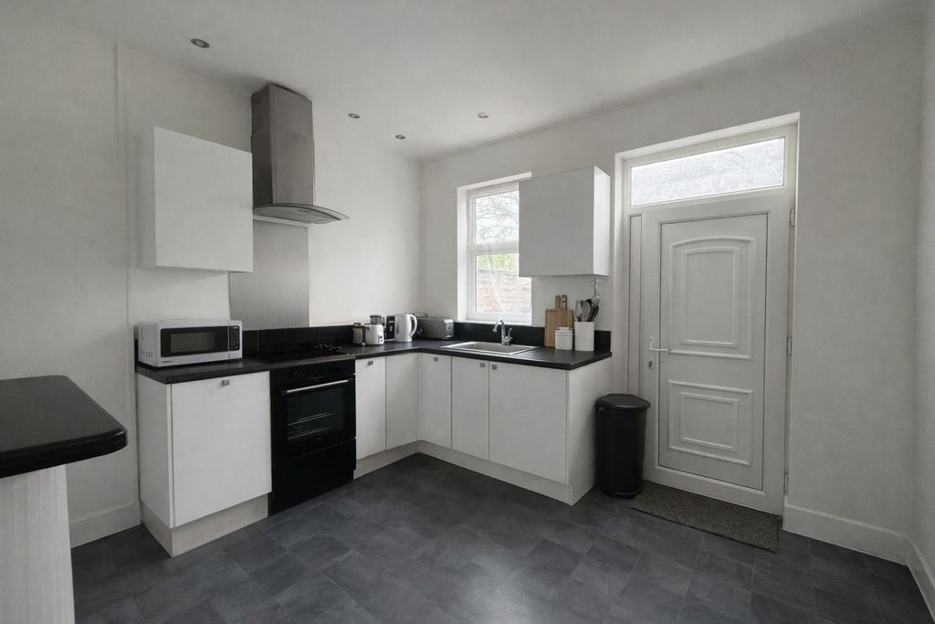 Property photo 2 of 7 Gallery