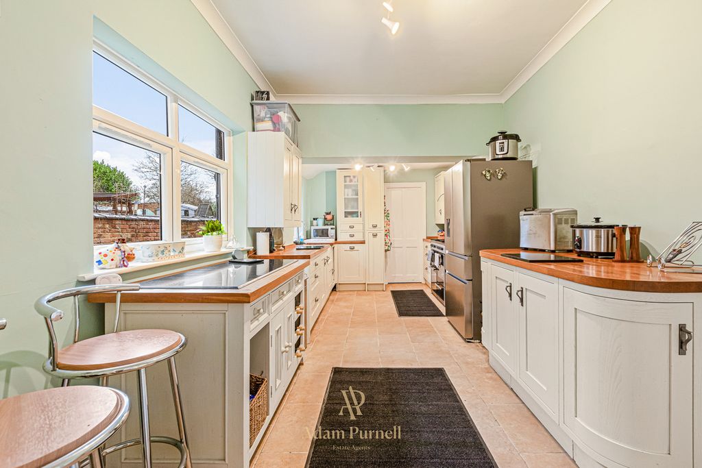 Property photo 3 of 25