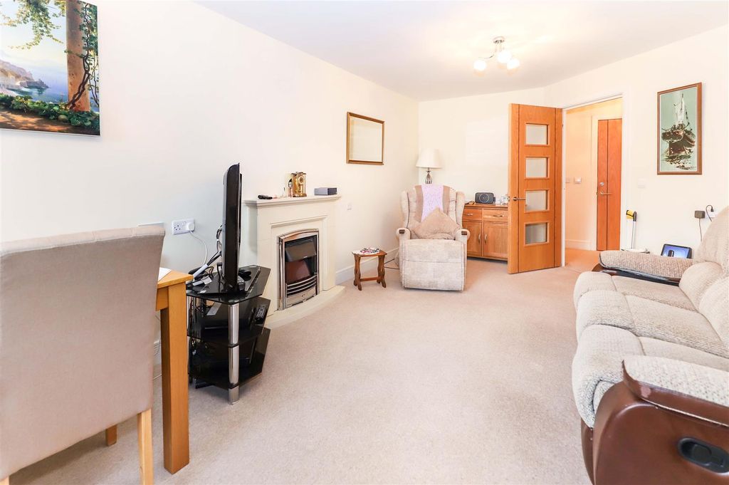 Property photo 2 of 13 2670d5d9-E27d-Ec11-8d21-6045Bd0E6262.Jpg