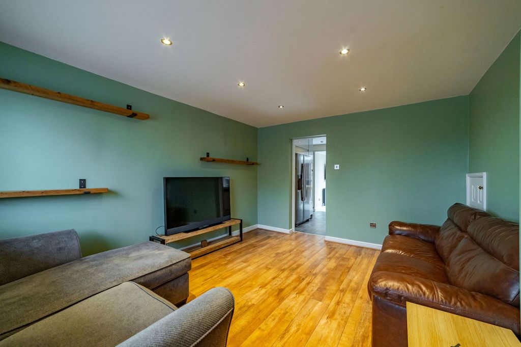 Property photo 3 of 23