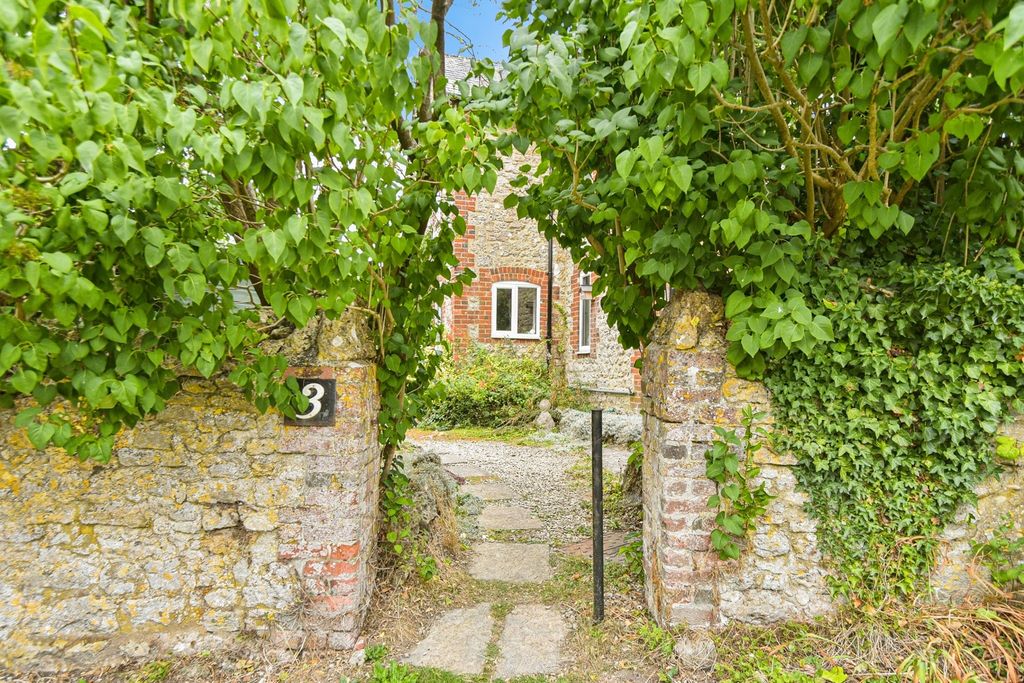 Property photo 2 of 23
