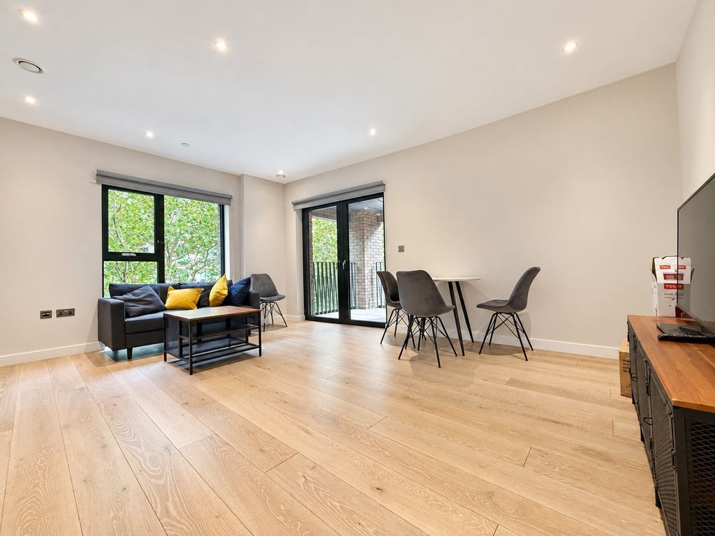 Property photo 1 of 10 Photo 6
