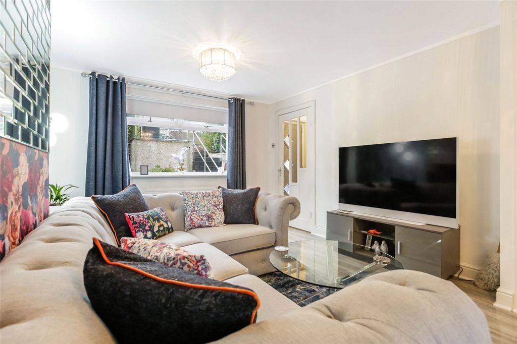 Property photo 3 of 21 Picture No. 06