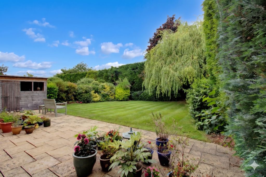 Property photo 2 of 16 Dunvegan Close Kenilworth - Matt Clinton Ewemove