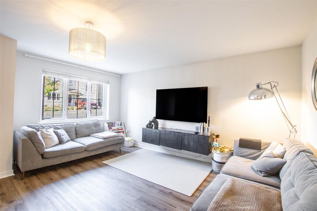 Property photo 3 of 21 Lounge-2.Jpg