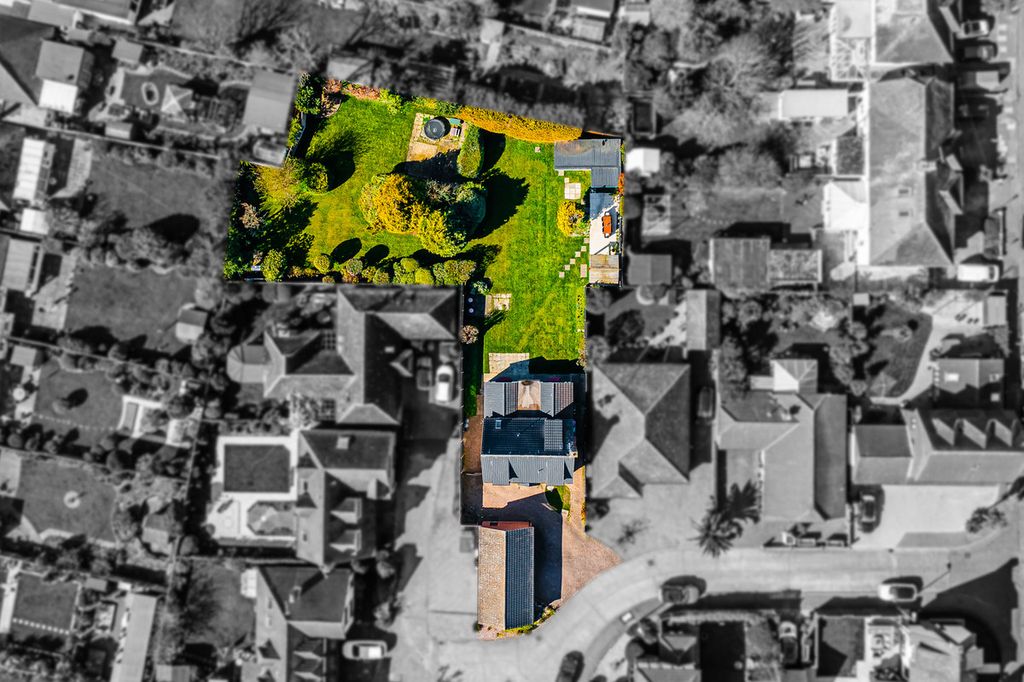 Property photo 1 of 32