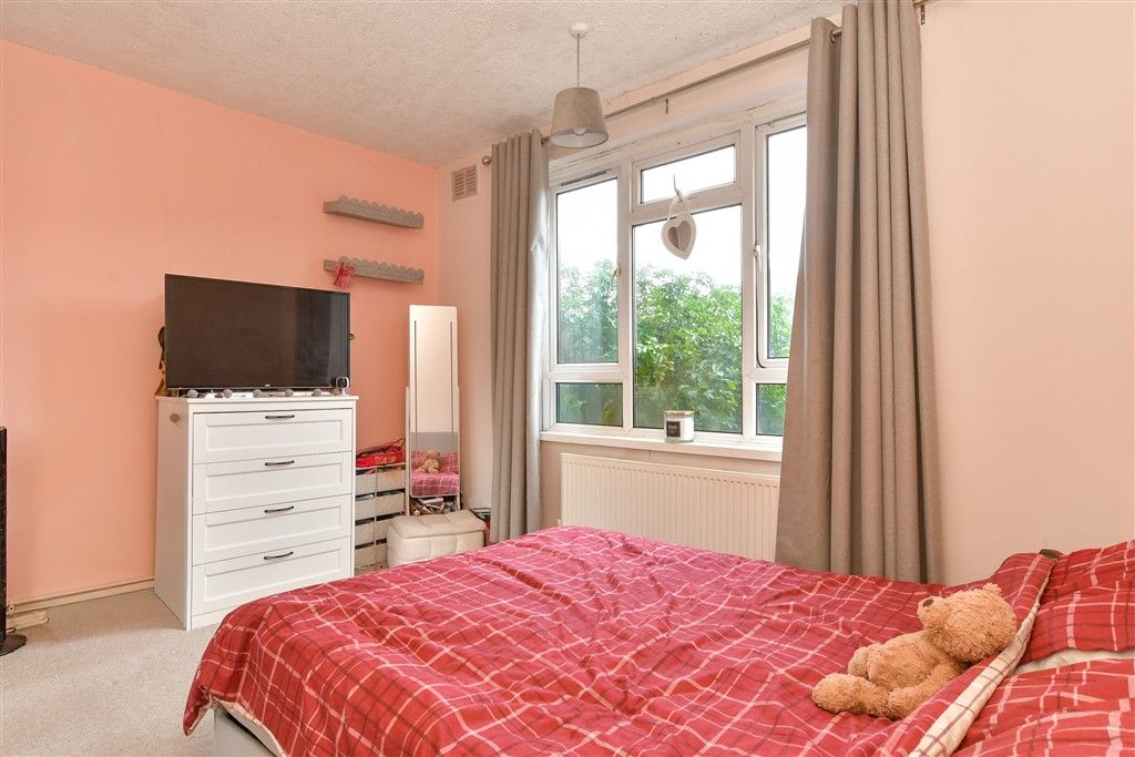 Property photo 3 of 6 Bedroom