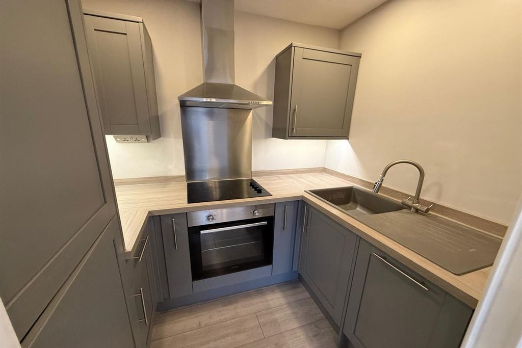 Property photo 3 of 10 Denehyrst Court