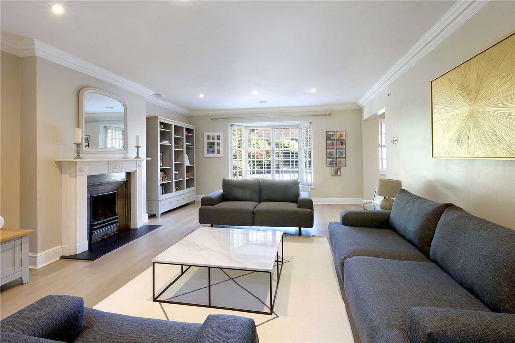 Property photo 3 of 15 Sitting Room