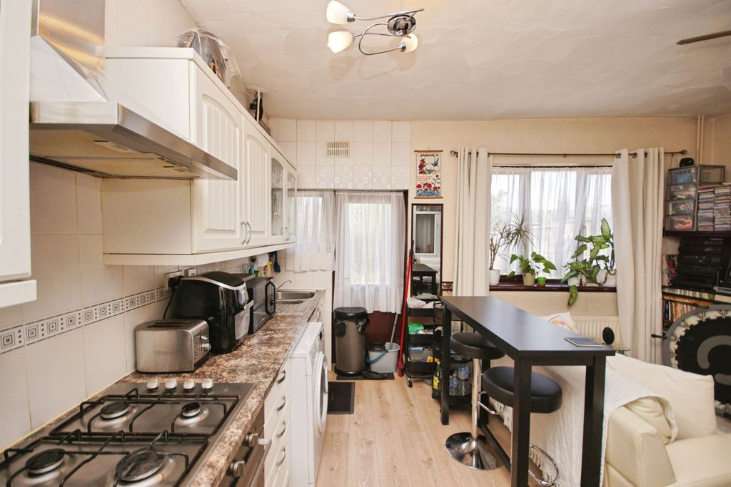 Property photo 2 of 16 Photo