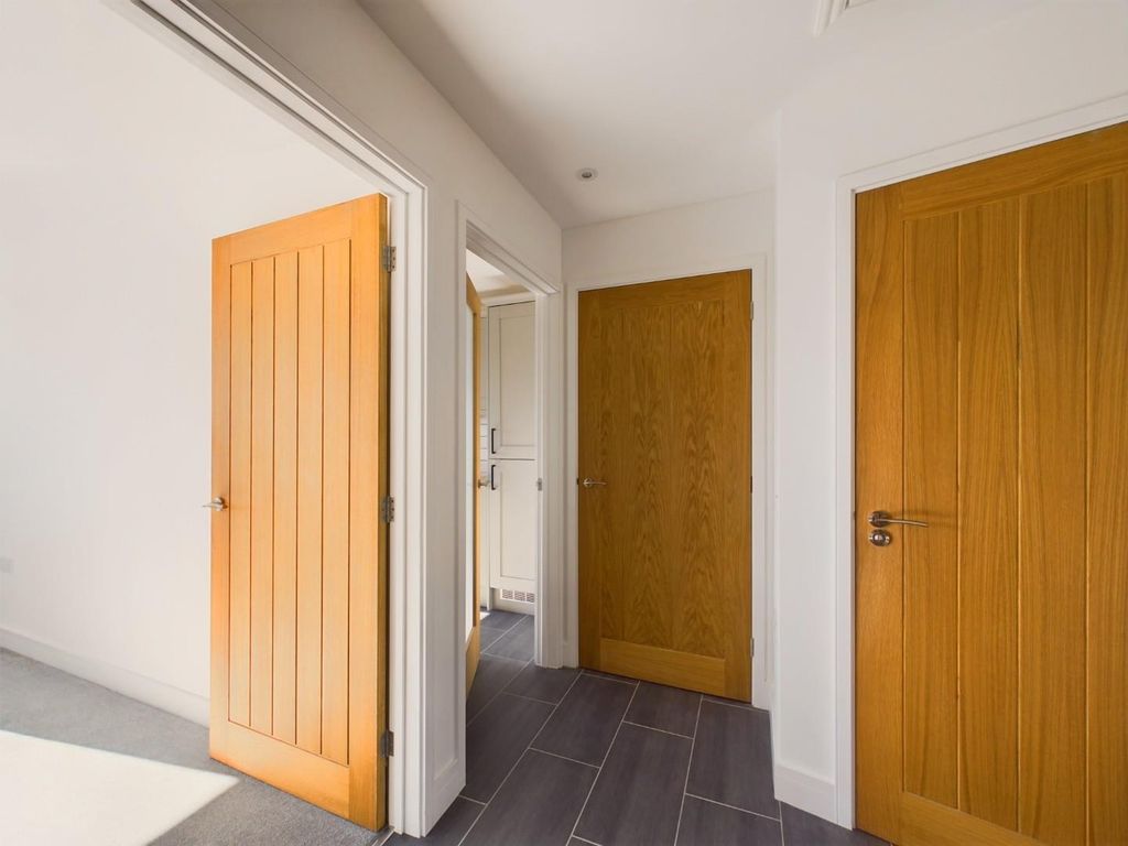 Property photo 3 of 26 Cam01121G0-Pr0025-Still003.Jpg