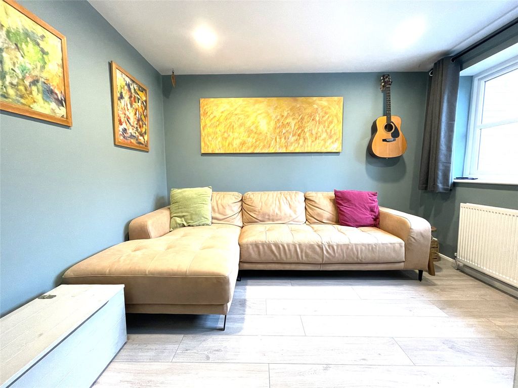 Property photo 2 of 13 Picture No. 17