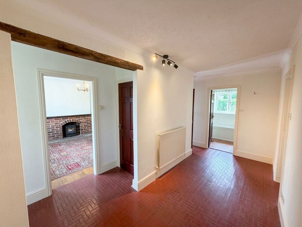 Property photo 2 of 14 Hallway