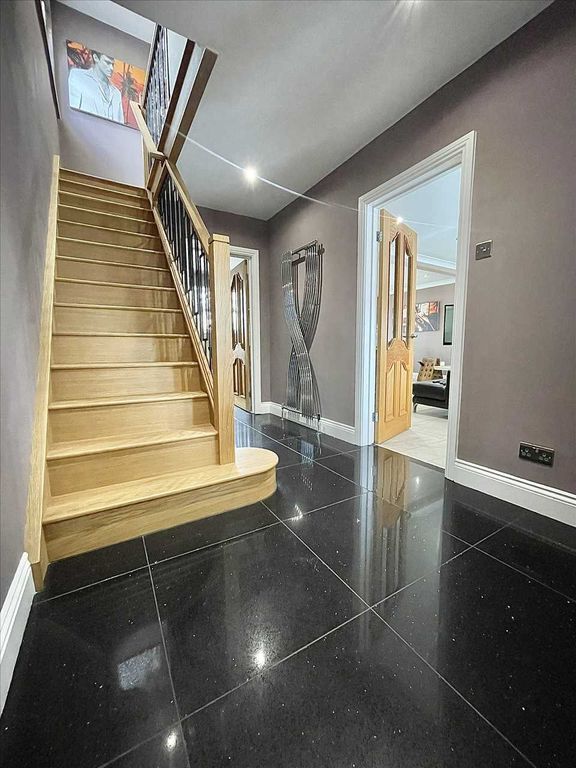 Property photo 3 of 24 Entrance Hall