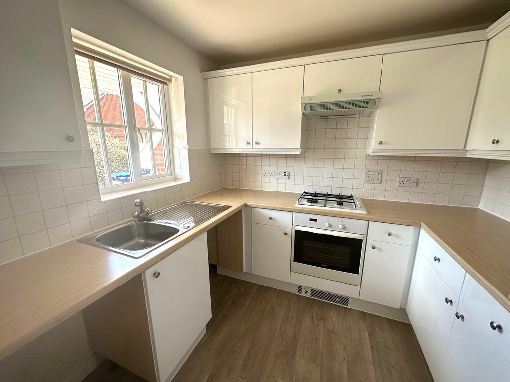 Property photo 3 of 11 Kitchen