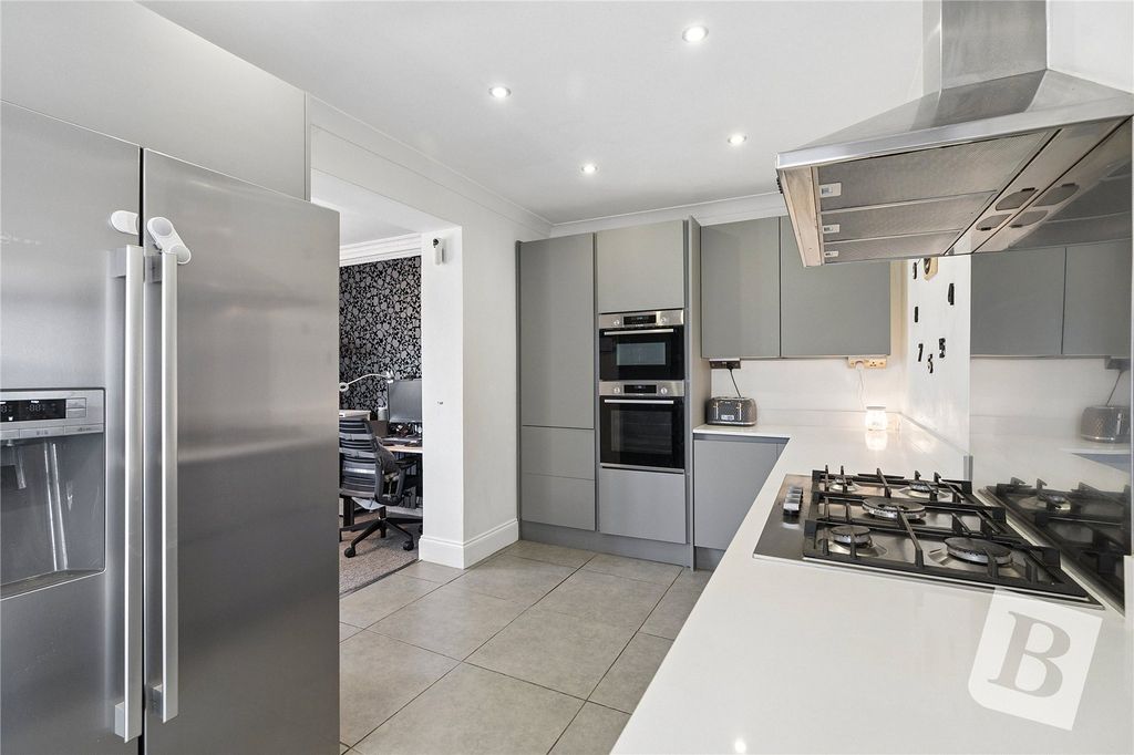 Property photo 2 of 14 Kitchen