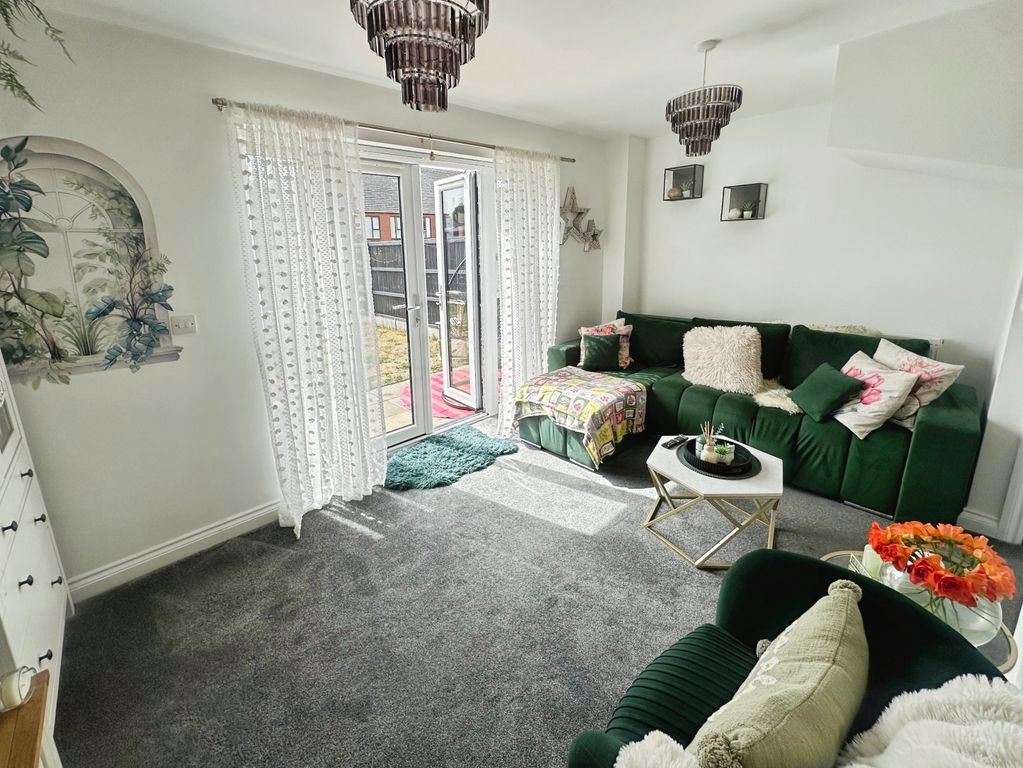 Property photo 3 of 14 Lounge