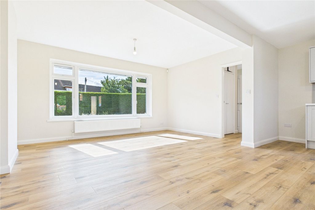 Property photo 3 of 19 Living Room