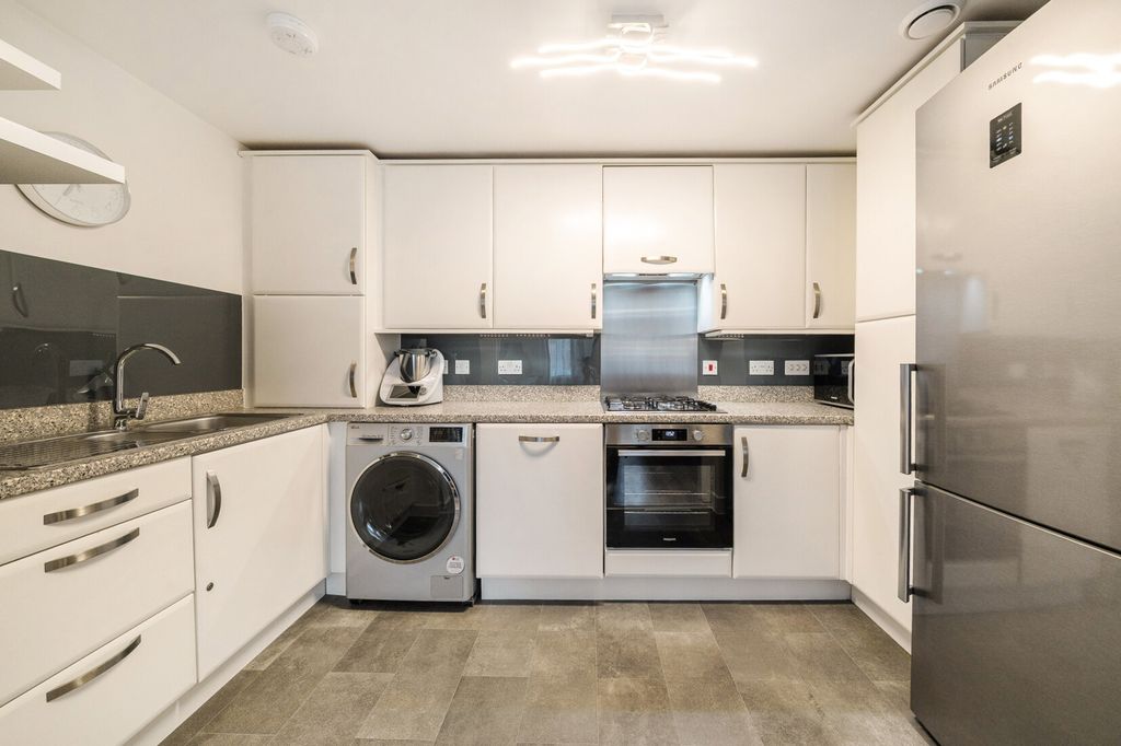 Property photo 2 of 19 Kitchen