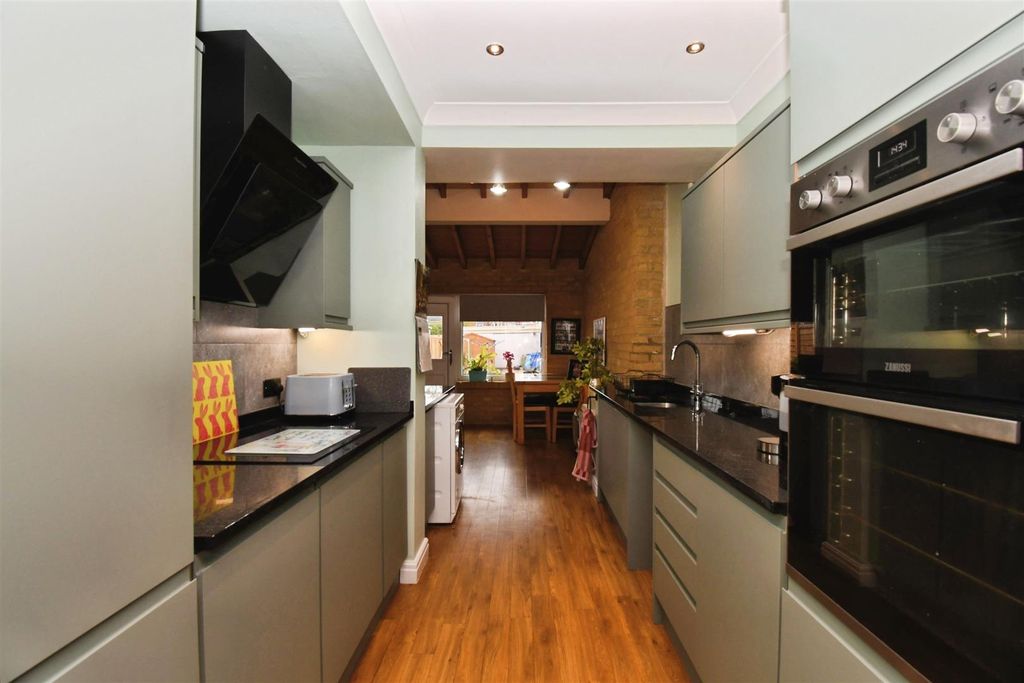 Property photo 3 of 17 Dffd929B-U 20 20 2815 29.Jpg