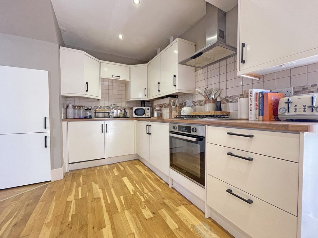 Property photo 3 of 15 Kings Road 6 - Kitchen.Jpg
