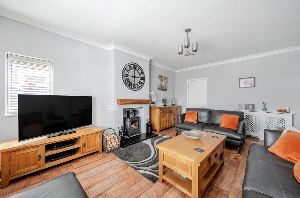 Property photo 3 of 11 1467523-16-6A1849...