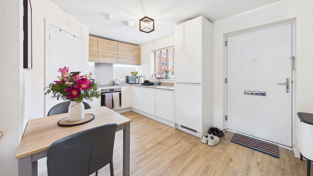 Property photo 3 of 14 45696810