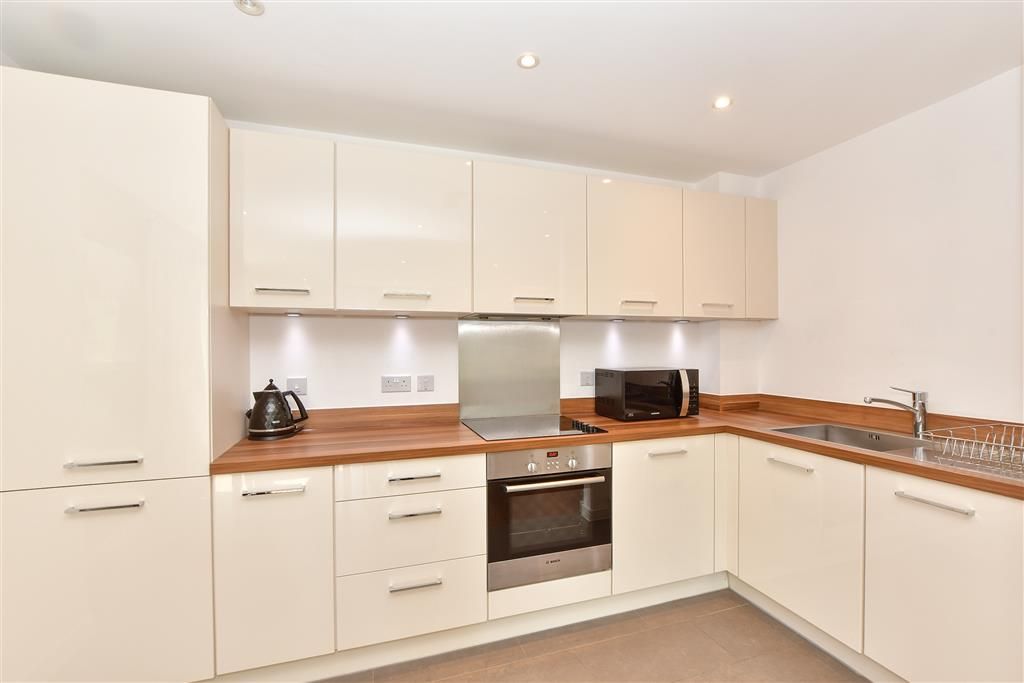 Property photo 1 of 8 Lounge/Kitchen