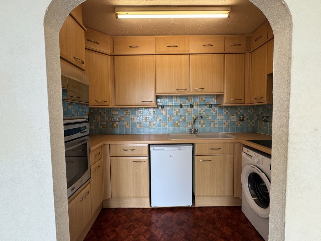 Property photo 2 of 11 10 Brooklands - Kitchen