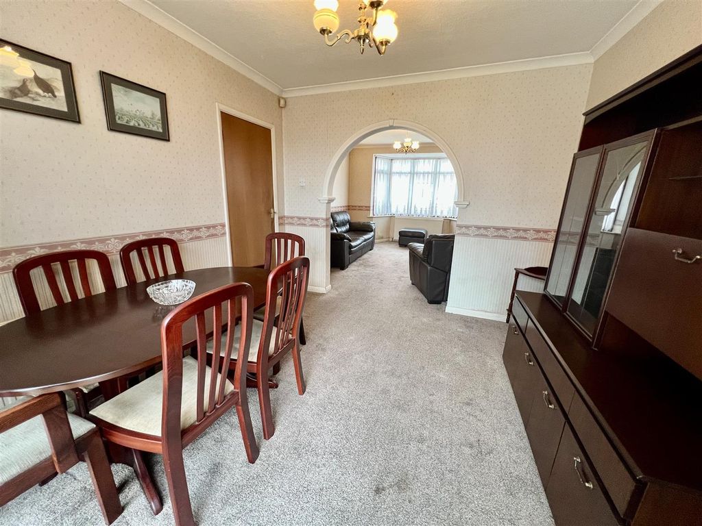 Property photo 3 of 11 Dining Room