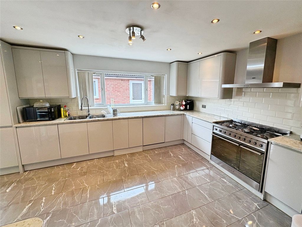 Property photo 2 of 33 Picture No. 02
