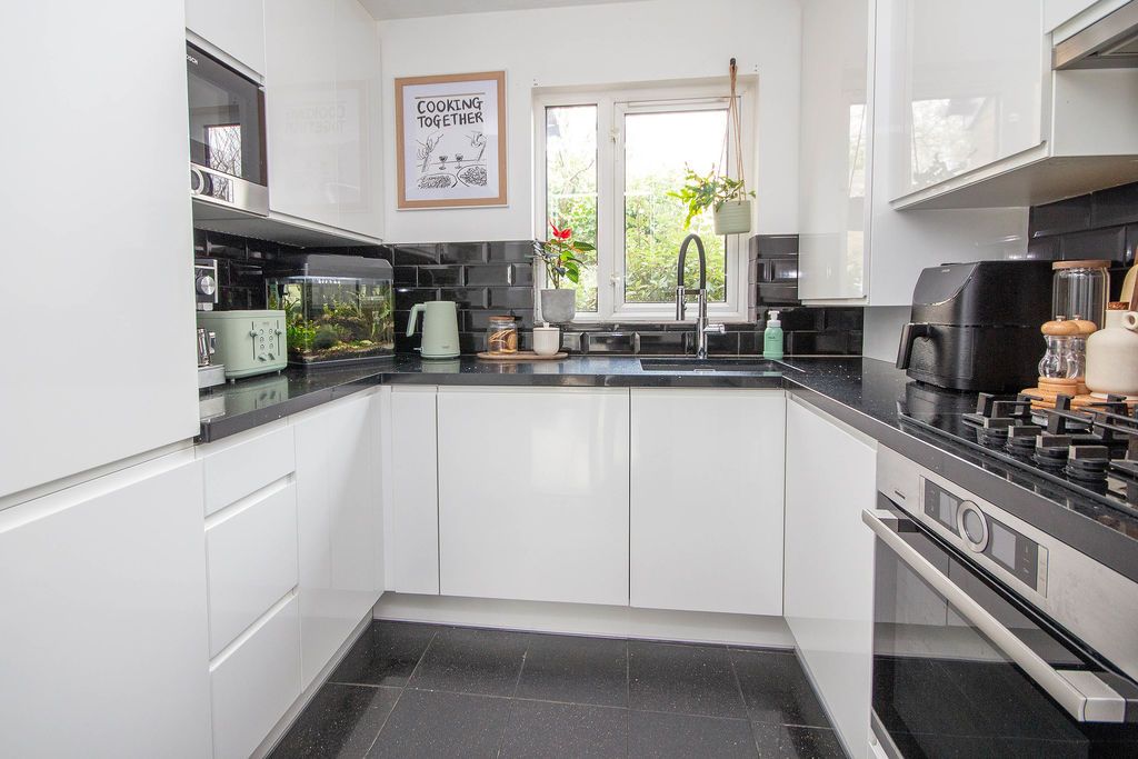 Property photo 3 of 15 Kitchen