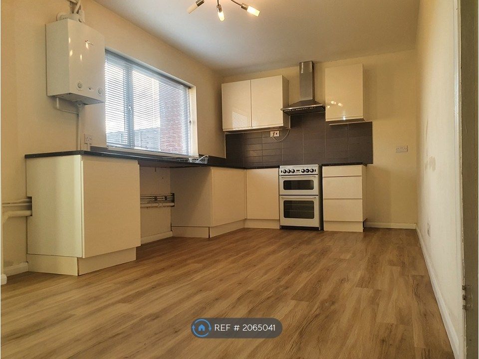 Property photo 1 of 9 Kitchen Dining