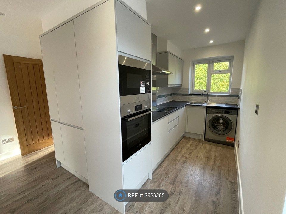 Property photo 1 of 9 Kitchen