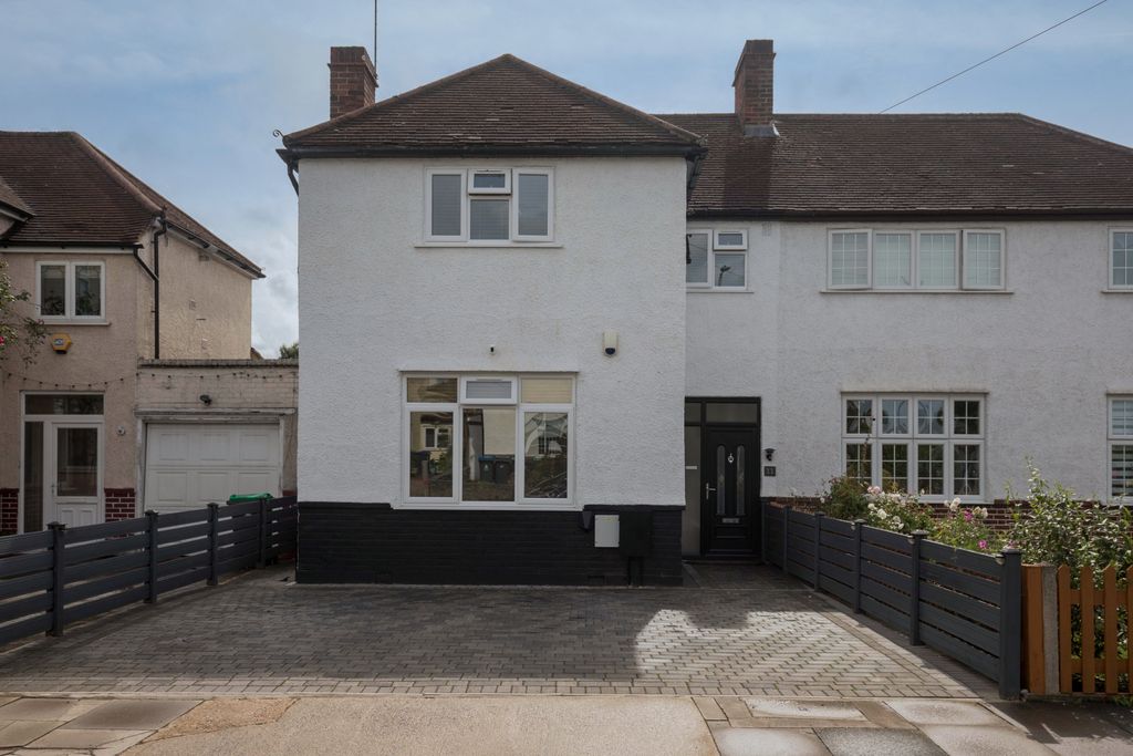 Property photo 1 of 18 11 Amberwood Rise