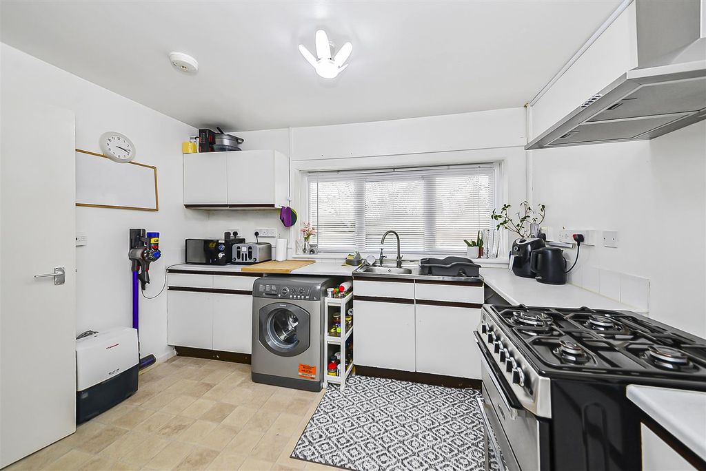 Property photo 3 of 15 Kitchen