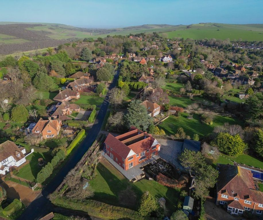 Property photo 2 of 31