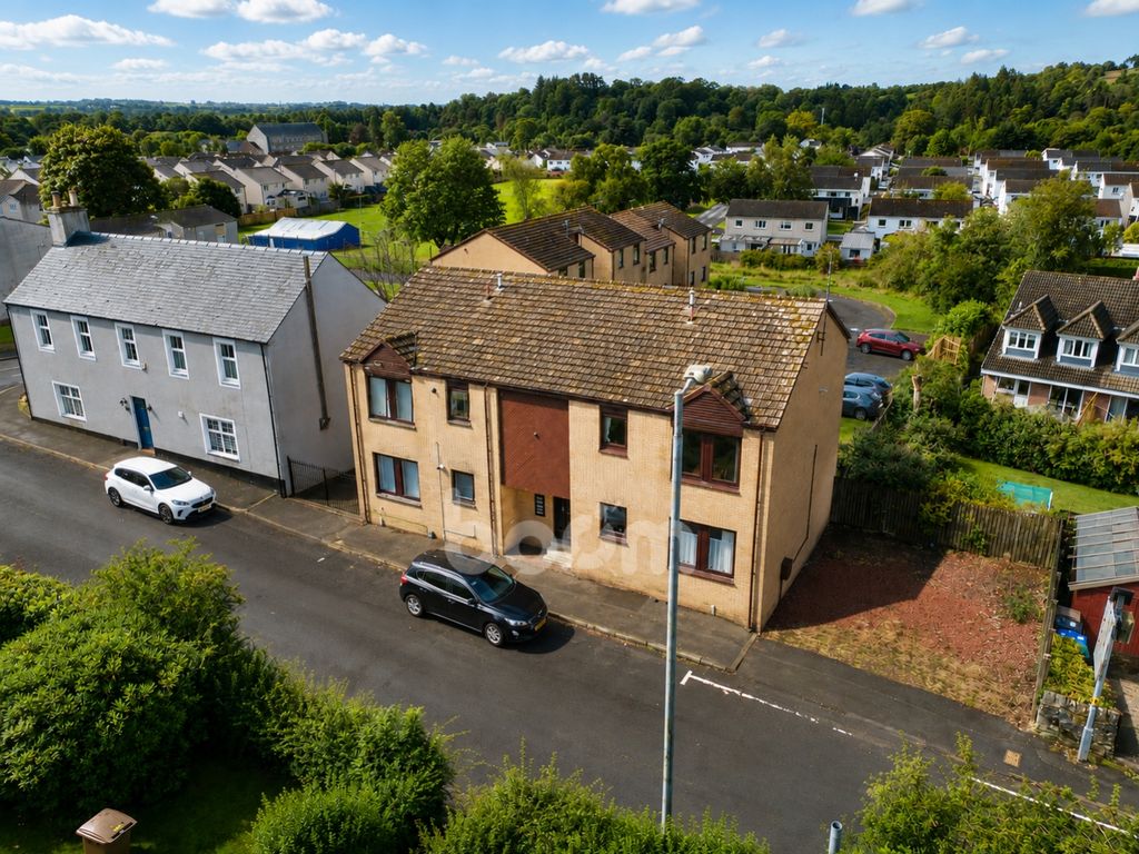Property photo 3 of 26 Calder Street Lochwinnoch Apartment Outside Image