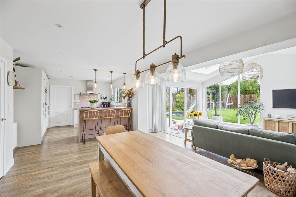 Property photo 3 of 34 Healds Drive-12.Jpg