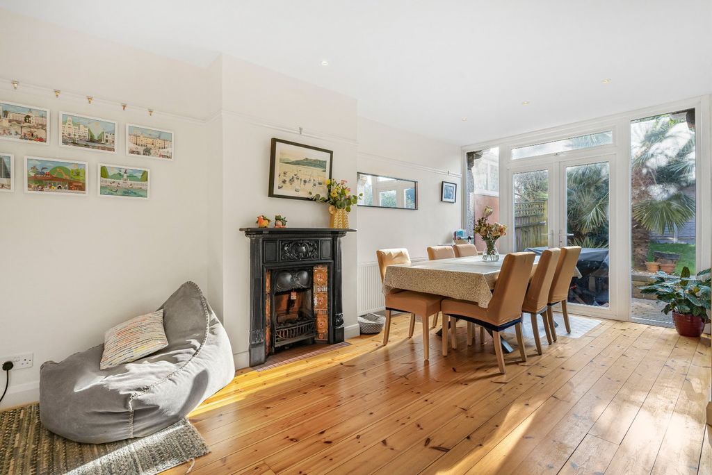 Property photo 3 of 19 Picture No. 13