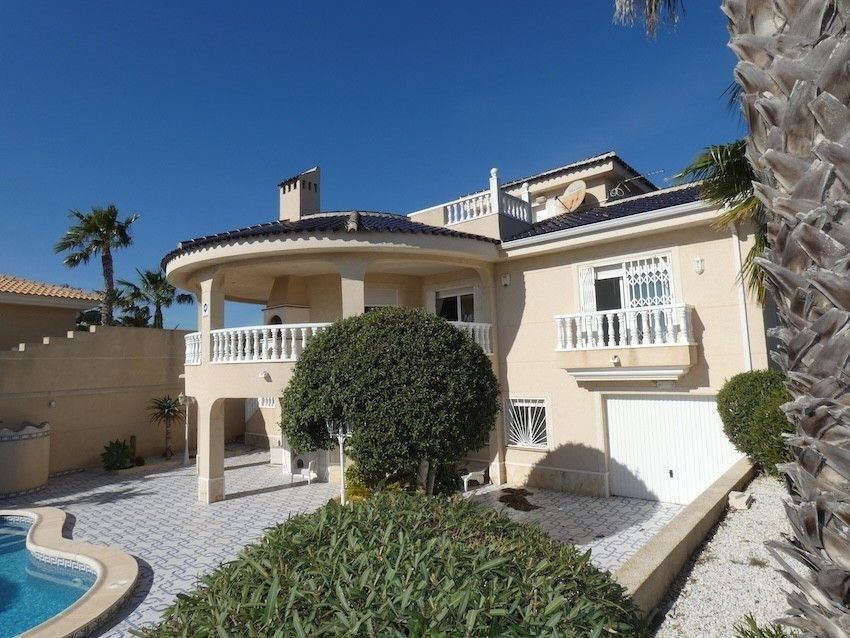 Property photo 2 of 10