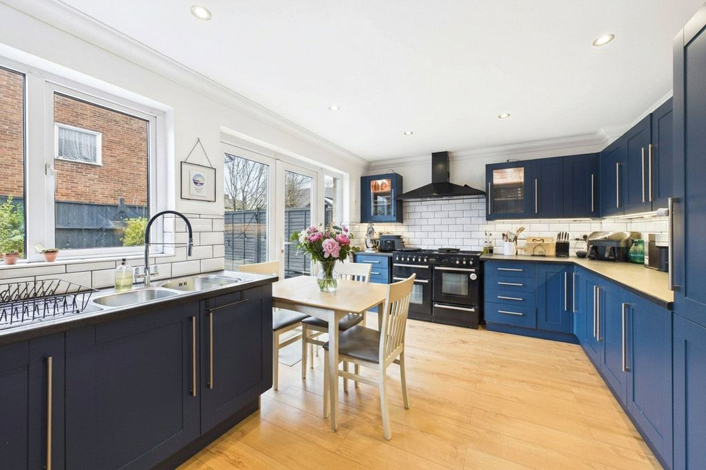 Property photo 2 of 12 Picture No. 26