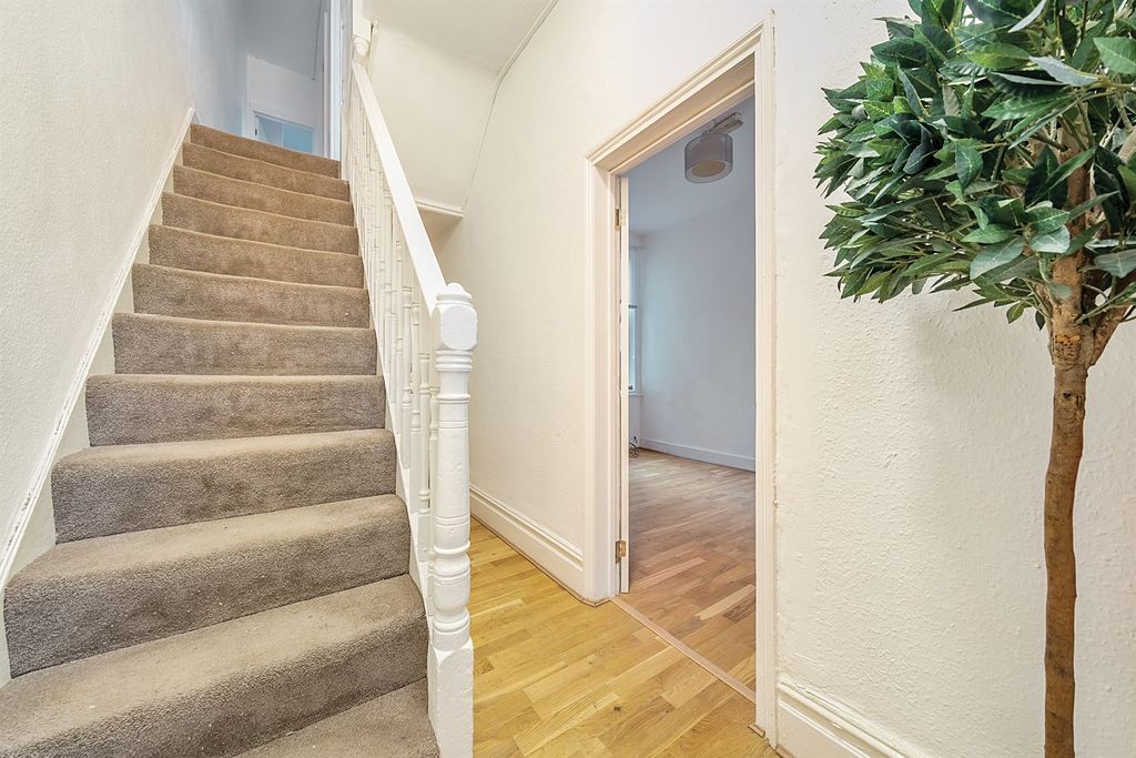 Property photo 3 of 9 Hallway