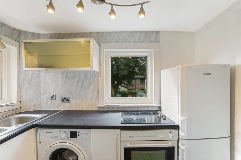 Property photo 3 of 10 Kitchen