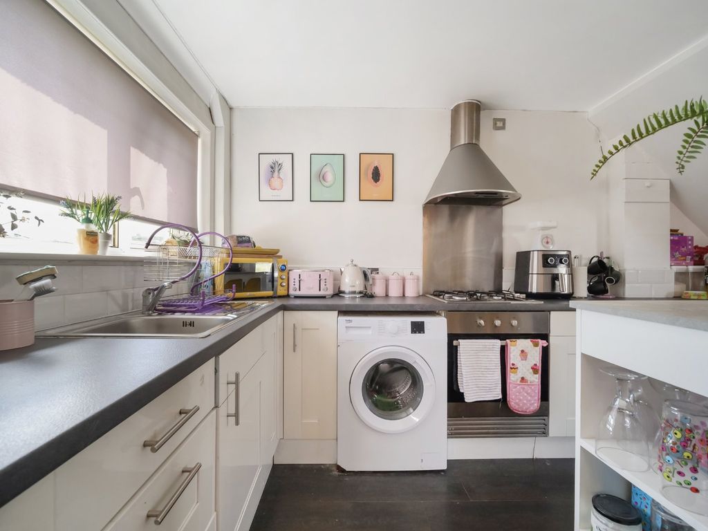 Property photo 3 of 16 Kitchen