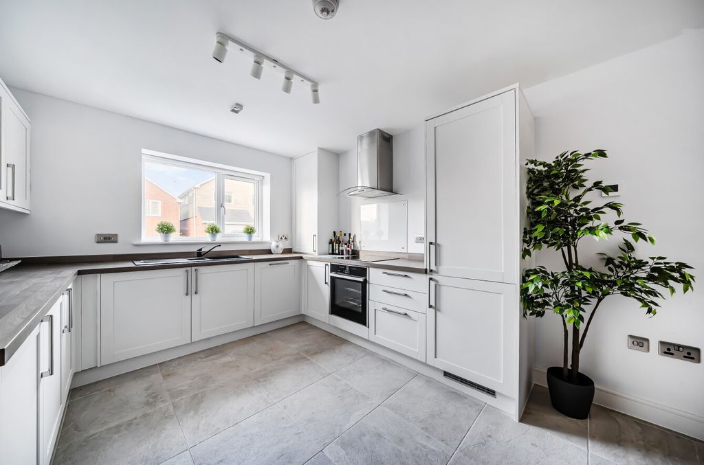 Property photo 2 of 19 Kitchen / Dining